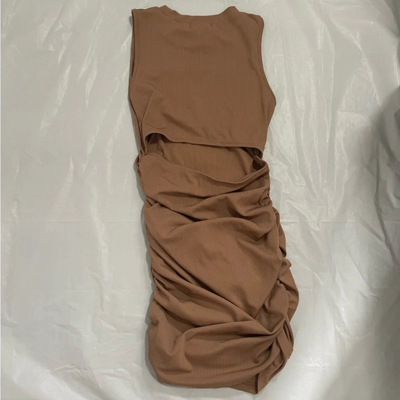 🌟 Elevate Your Style: Woman’s  Form-Fitting Stretch Dress, Size Medium, Tan 🌟 - Picture 7 of 9